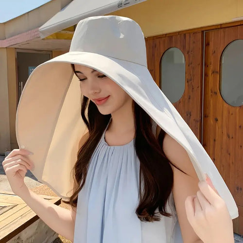 Elegant solhatt med brett brätte och UV-skydd för damer