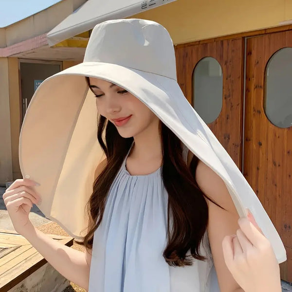 Elegant solhatt med brett brätte och UV-skydd för damer